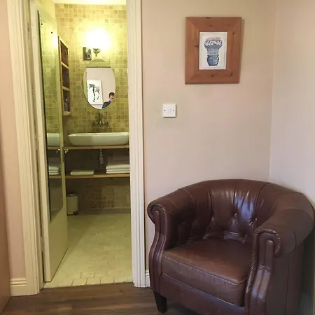 Connemara National Park Hostel *