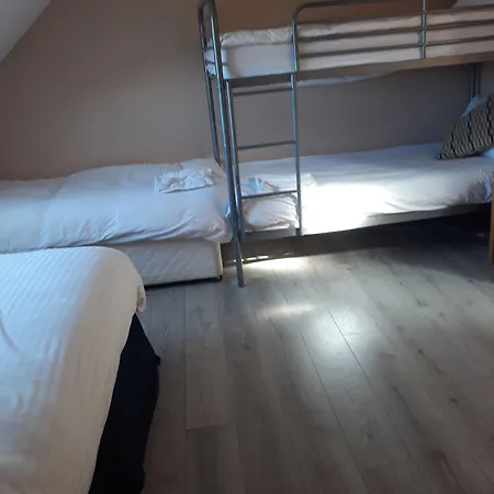 호스텔 Connemara National Park *